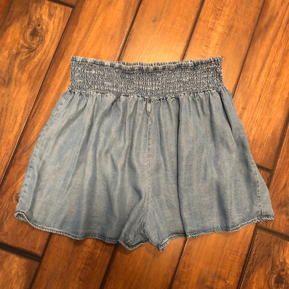 Denim/Chambray Flowy Leg Short